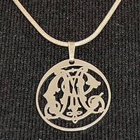 Kettenanhänger mit Monogramm